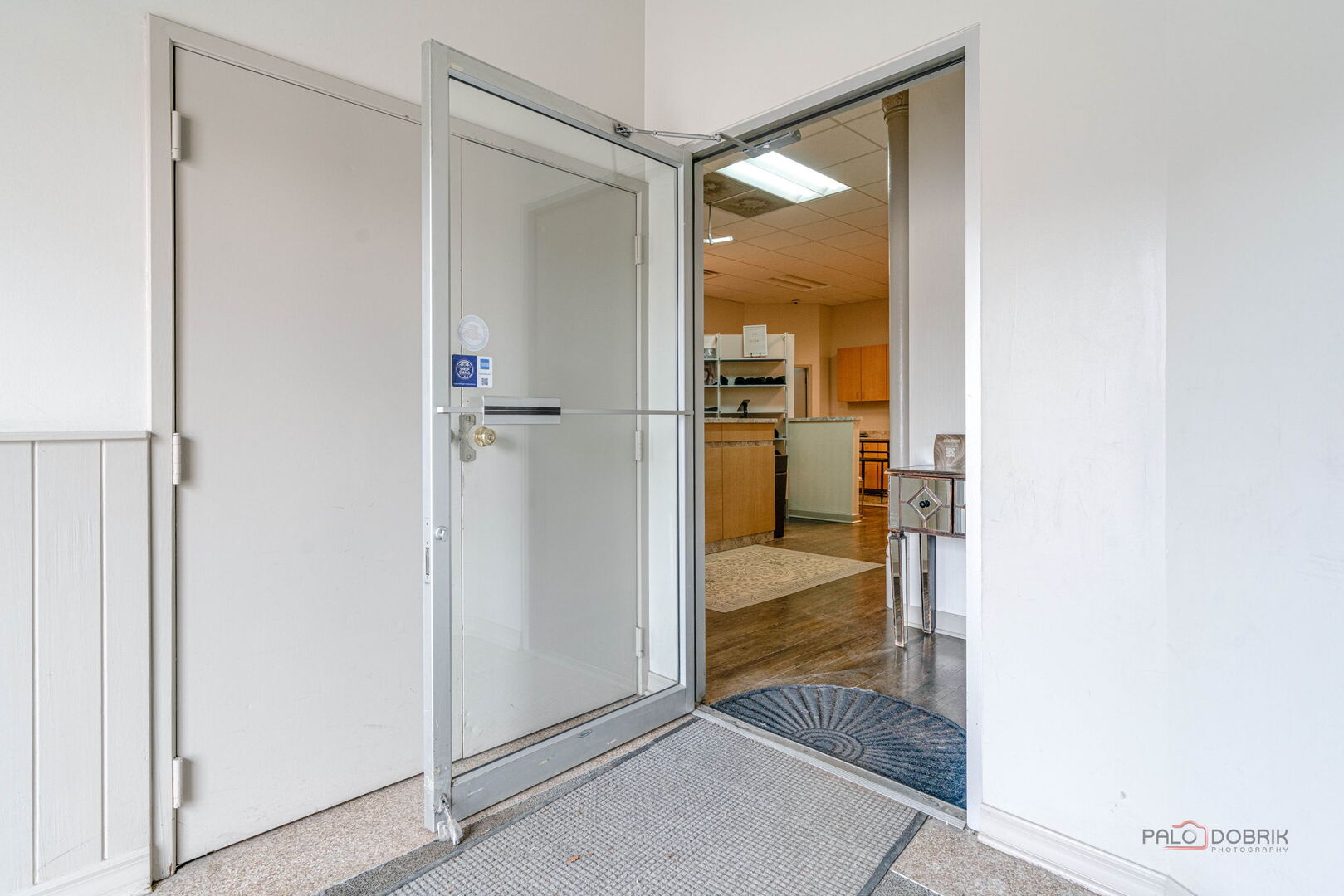 537 N Milwaukee Avenue, Libertyville, IL 60048