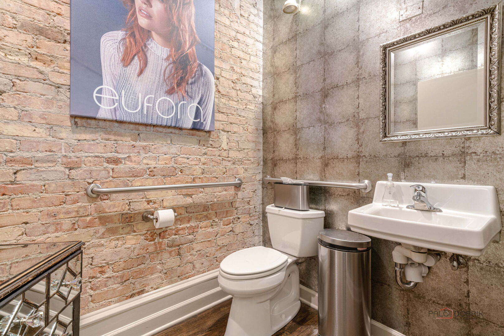 537 N Milwaukee Avenue, Libertyville, IL 60048