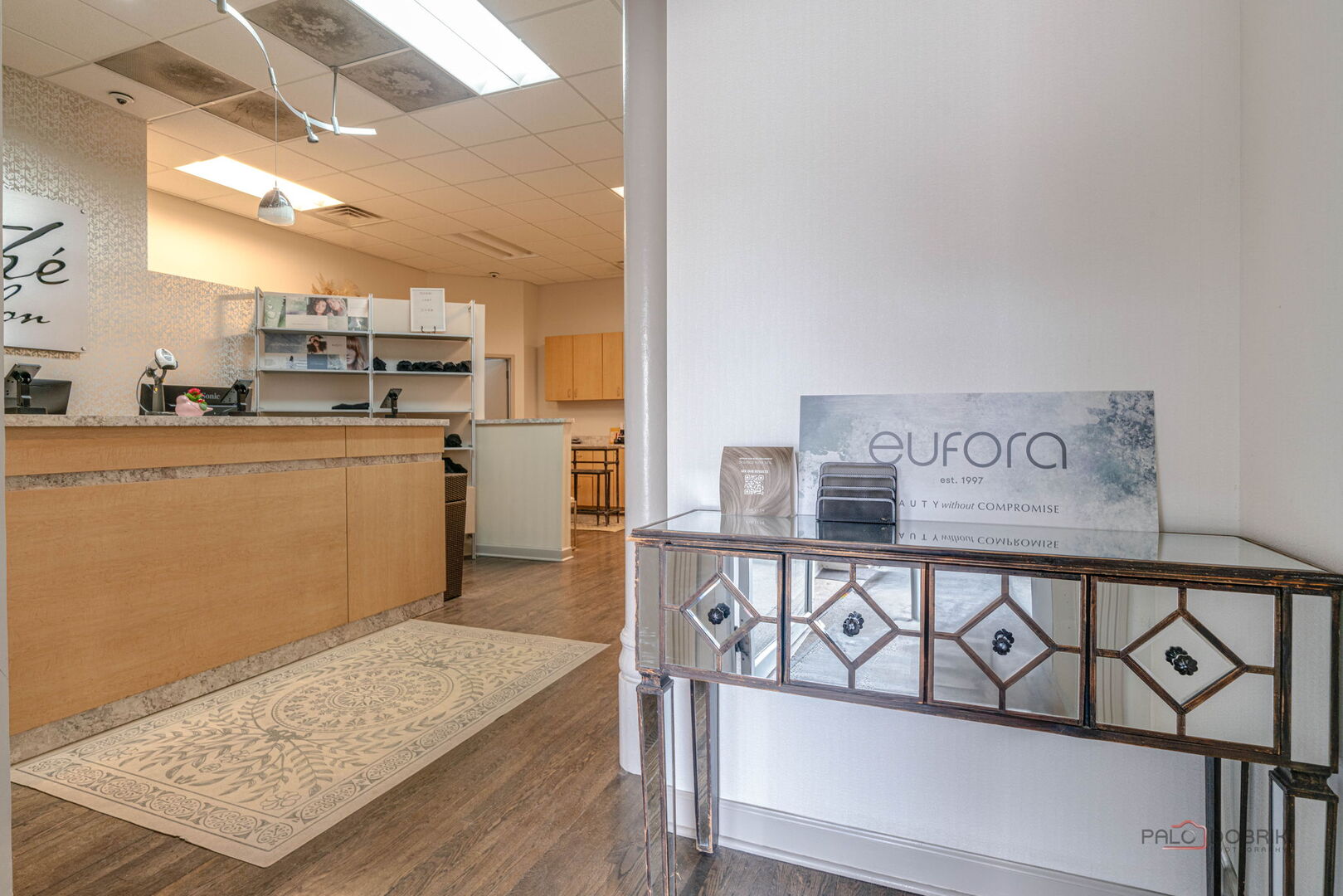 537 N Milwaukee Avenue, Libertyville, IL 60048