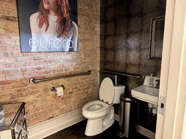 537 N Milwaukee Avenue, Libertyville, IL 60048