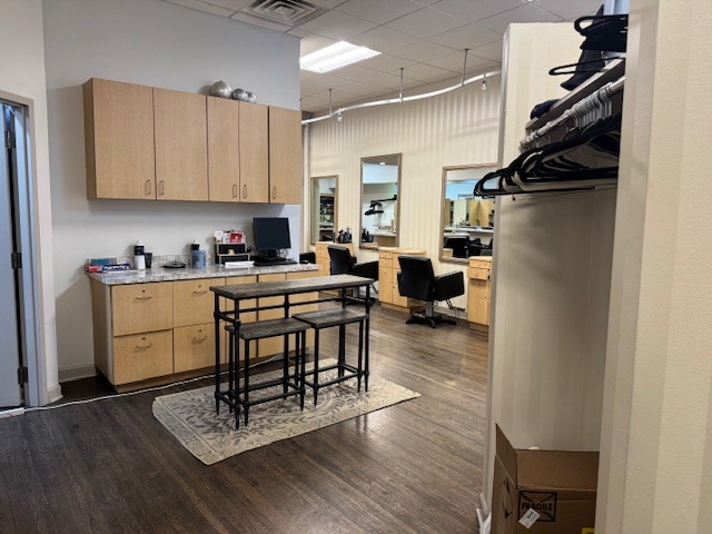 537 N Milwaukee Avenue, Libertyville, IL 60048