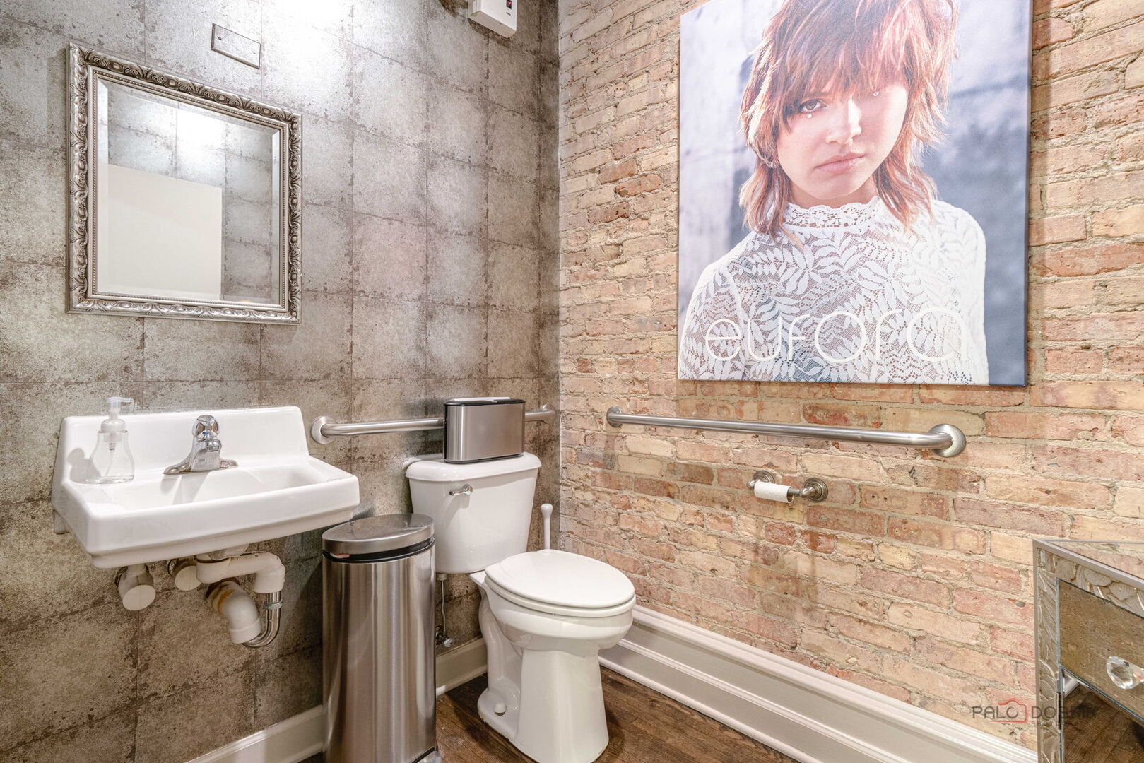 537 N Milwaukee Avenue, Libertyville, IL 60048