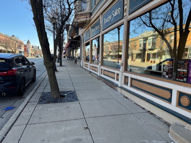 537 N Milwaukee Avenue, Libertyville, IL 60048