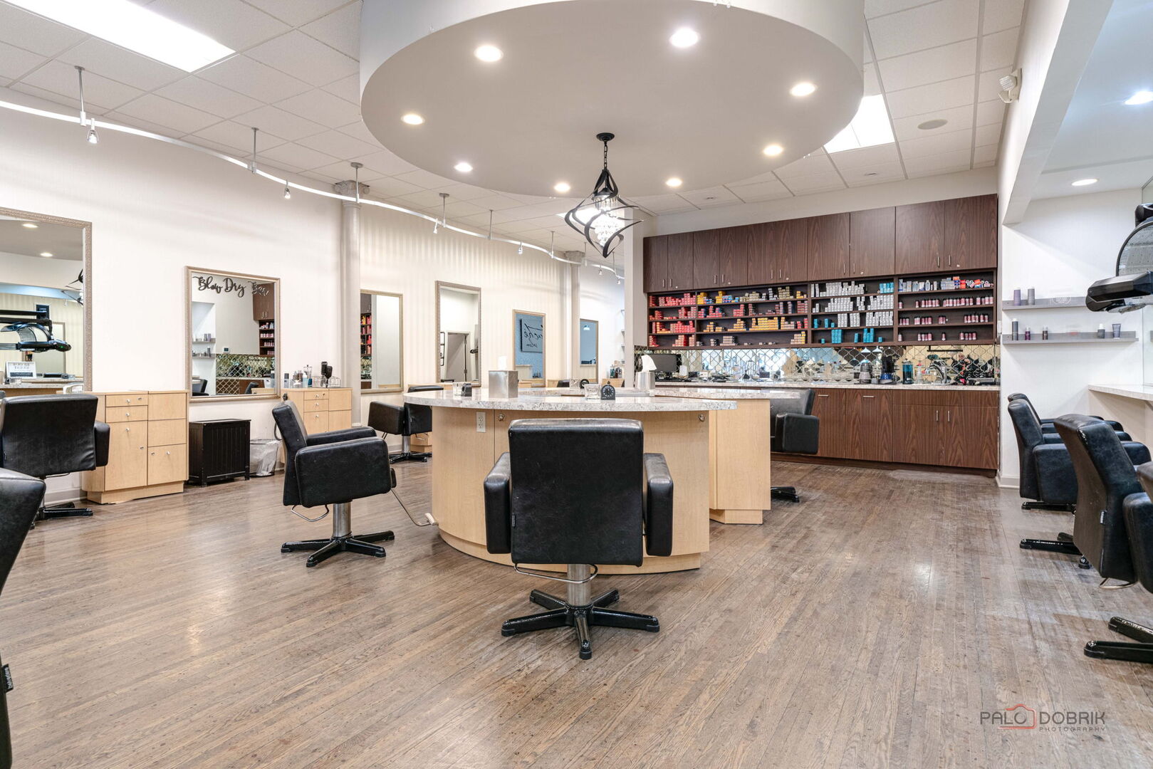 537 N Milwaukee Avenue, Libertyville, IL 60048