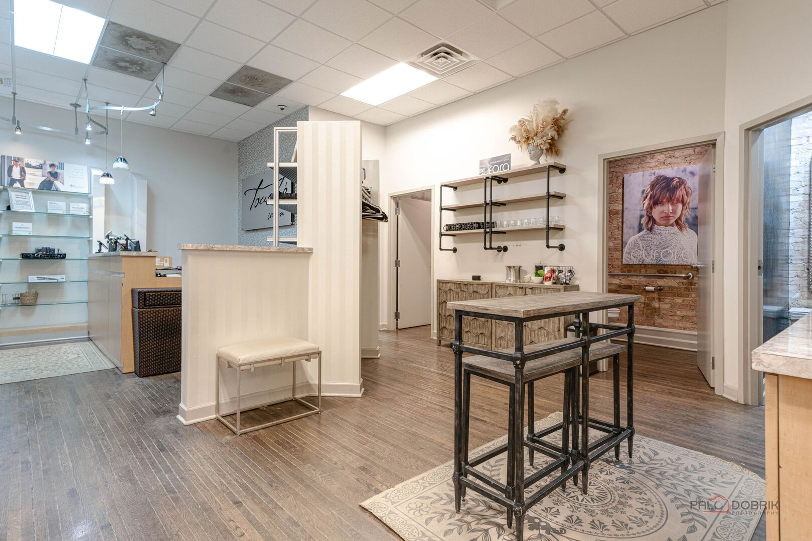 537 N Milwaukee Avenue, Libertyville, IL 60048