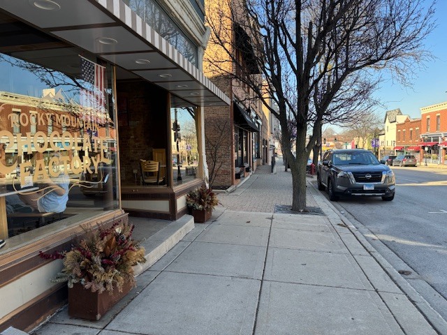 537 N Milwaukee Avenue, Libertyville, IL 60048