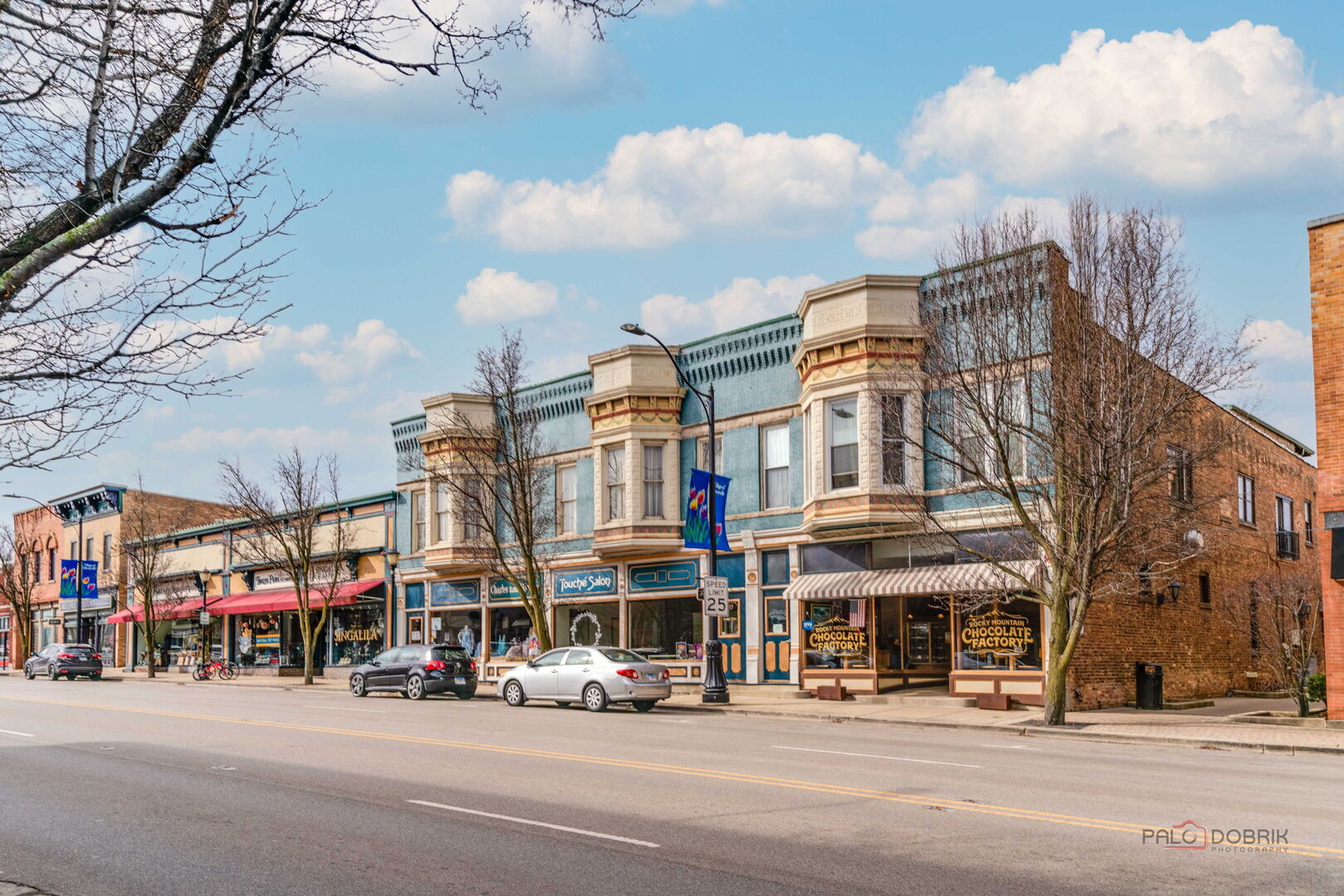 537 N Milwaukee Avenue, Libertyville, IL 60048