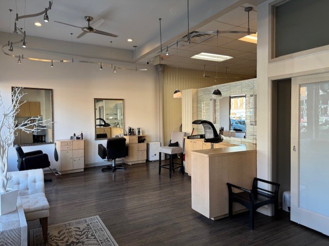 537 N Milwaukee Avenue, Libertyville, IL 60048