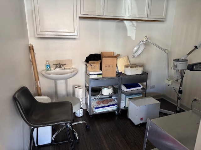 537 N Milwaukee Avenue, Libertyville, IL 60048