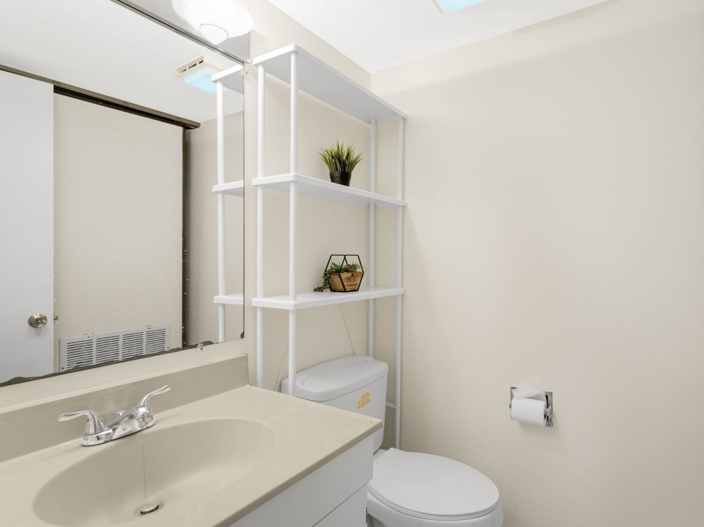 1807 Whitney Drive, Hanover Park, IL 60133