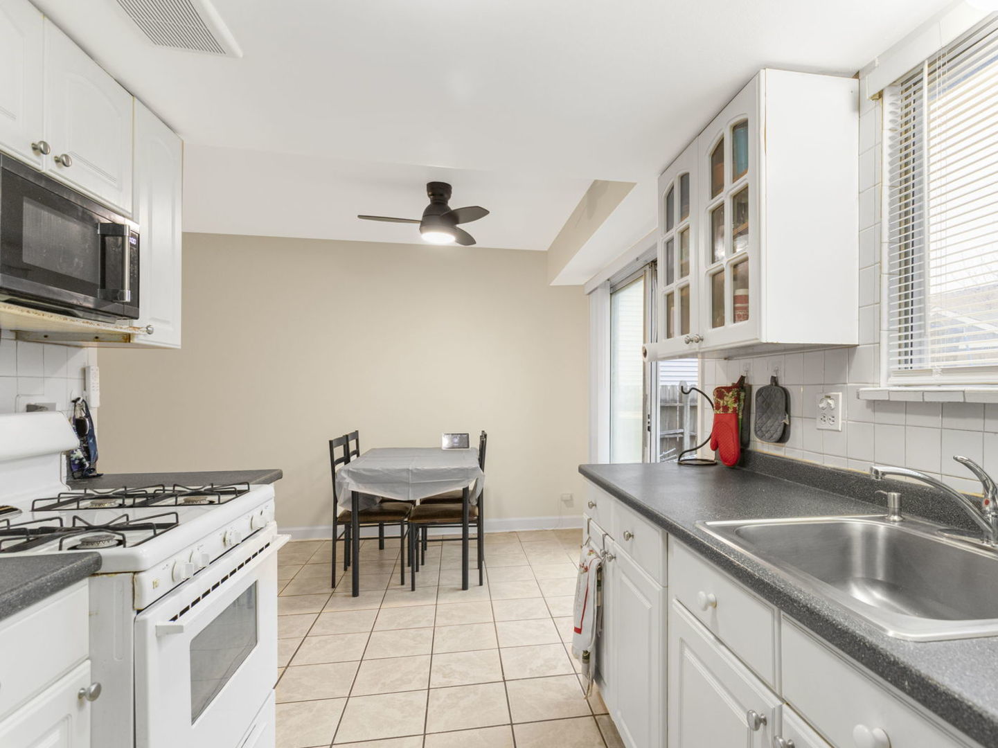 1807 Whitney Drive, Hanover Park, IL 60133