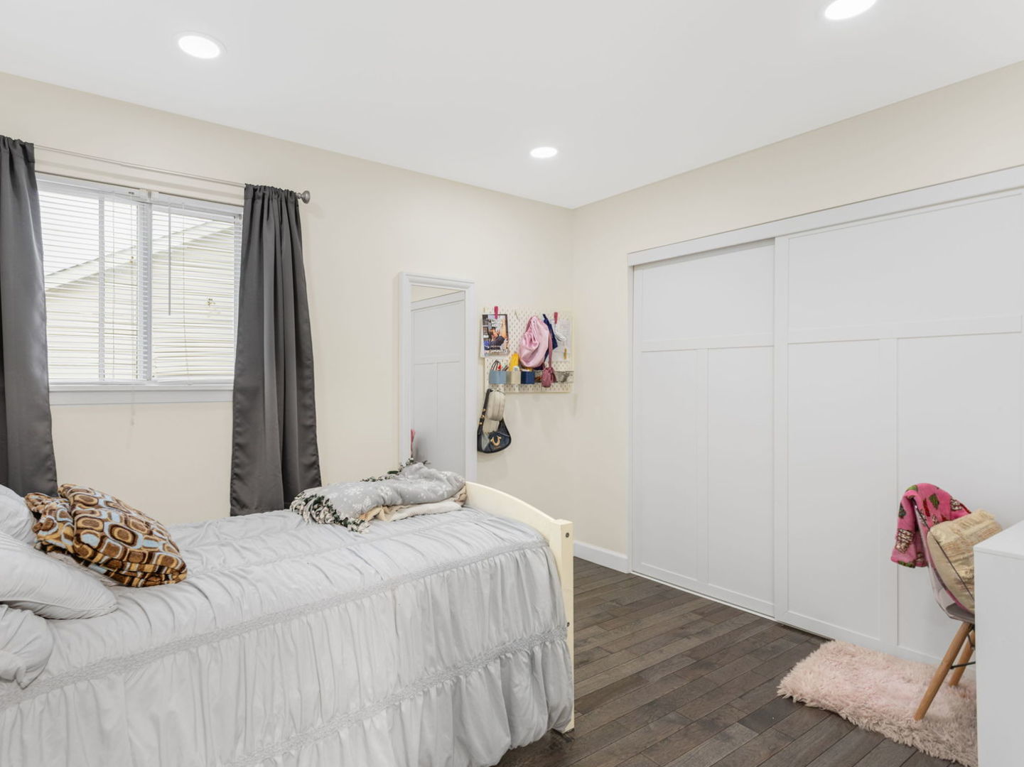 1807 Whitney Drive, Hanover Park, IL 60133