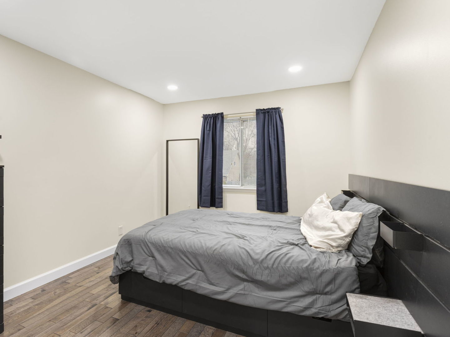 1807 Whitney Drive, Hanover Park, IL 60133