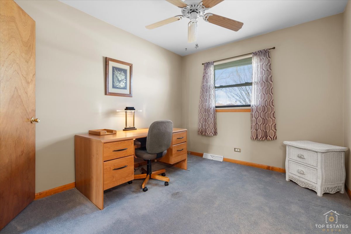 216 S Evergreen Avenue, Addison, IL 60101