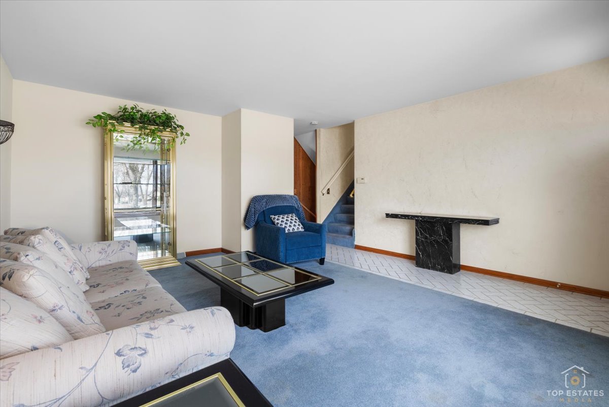 216 S Evergreen Avenue, Addison, IL 60101