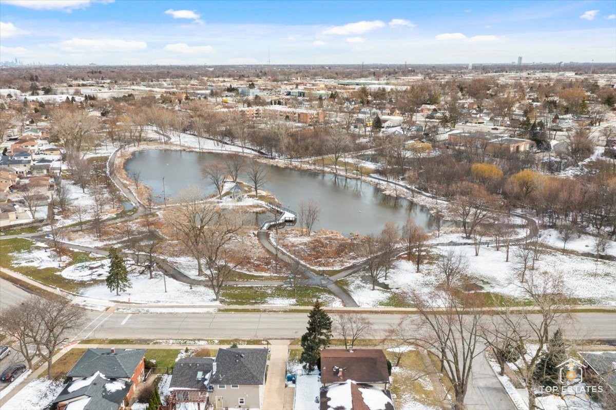 216 S Evergreen Avenue, Addison, IL 60101