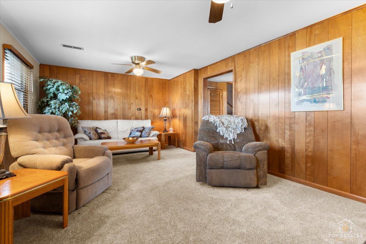 216 S Evergreen Avenue, Addison, IL 60101