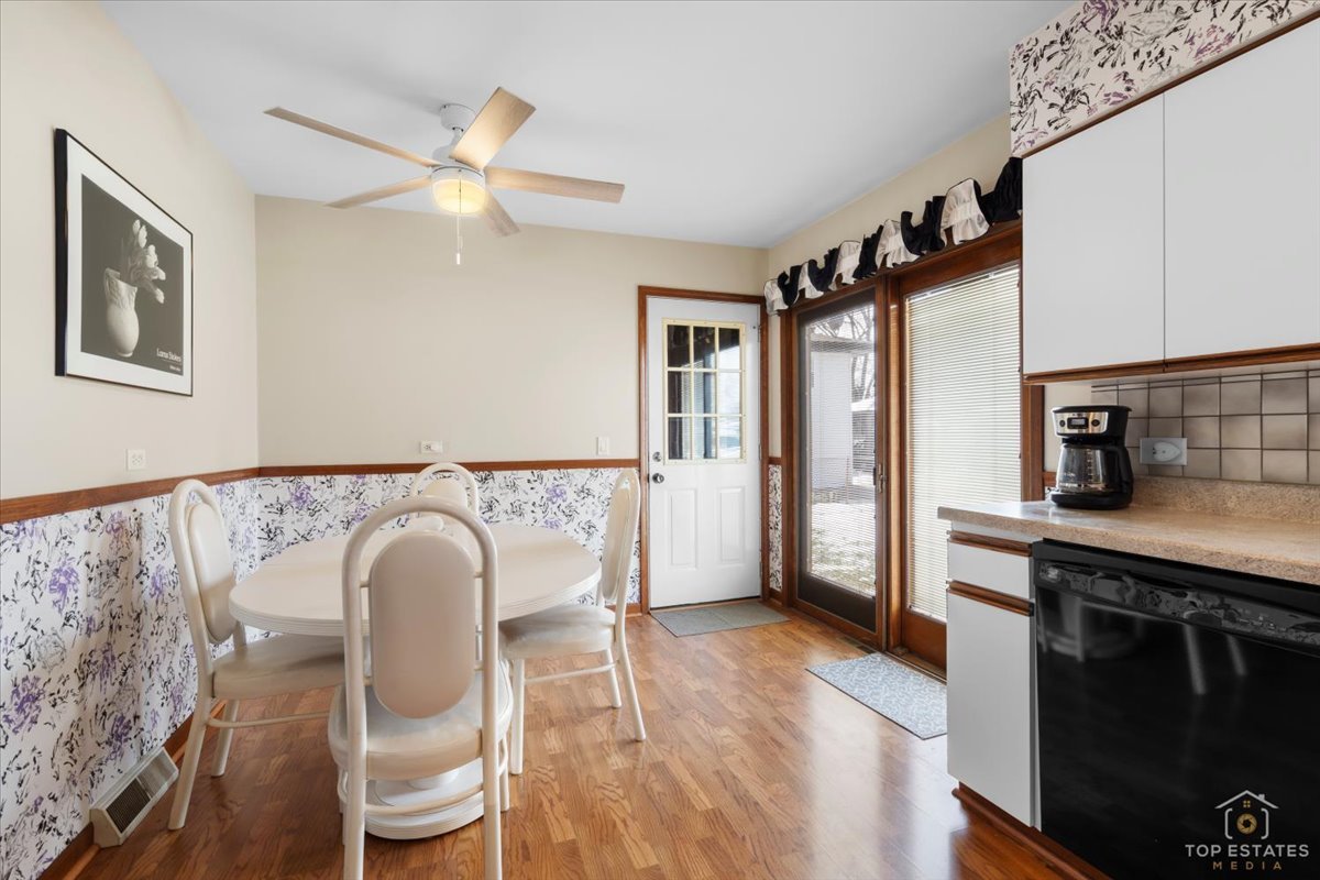 216 S Evergreen Avenue, Addison, IL 60101