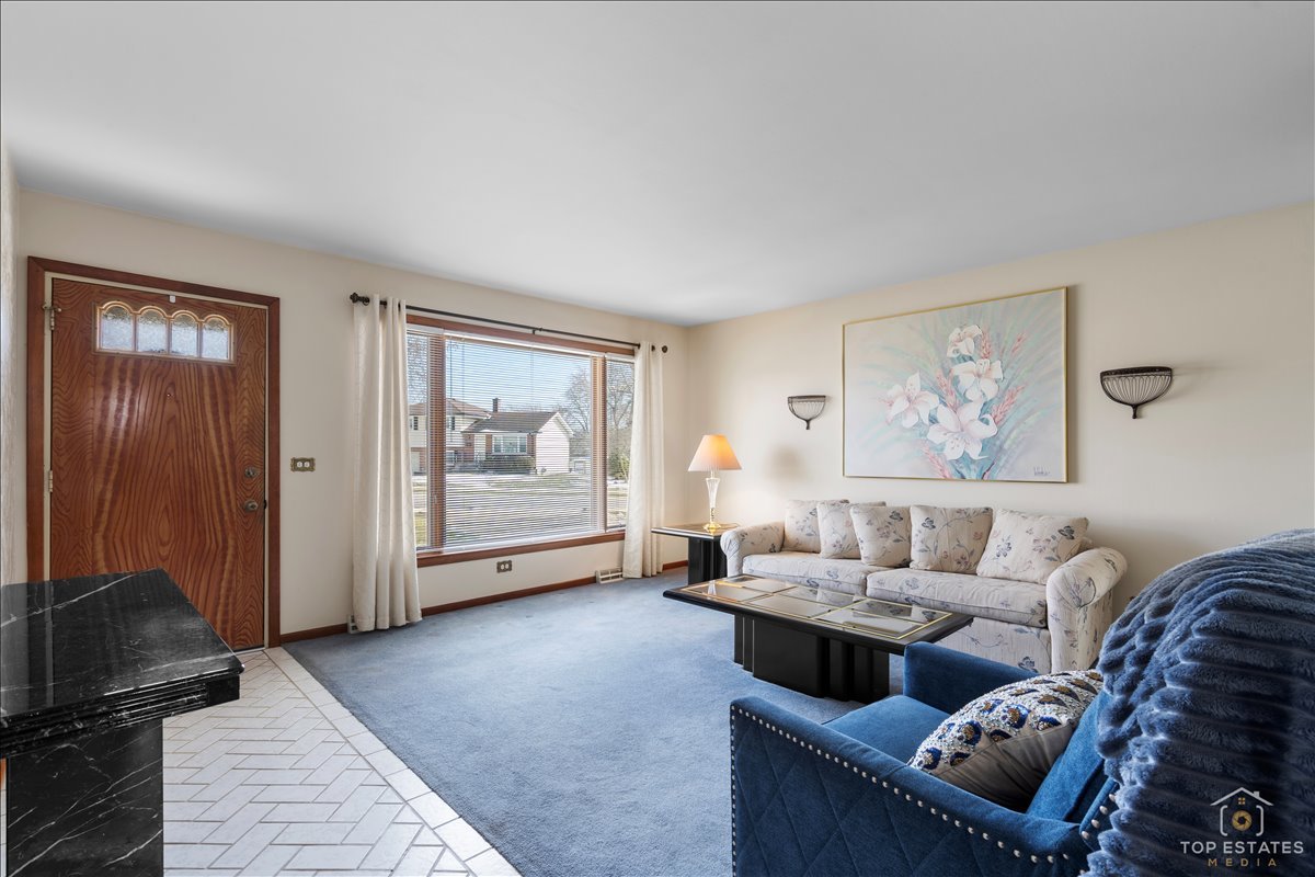 216 S Evergreen Avenue, Addison, IL 60101