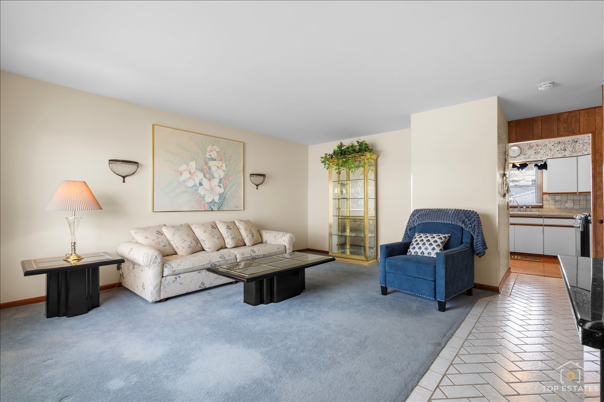 216 S Evergreen Avenue, Addison, IL 60101