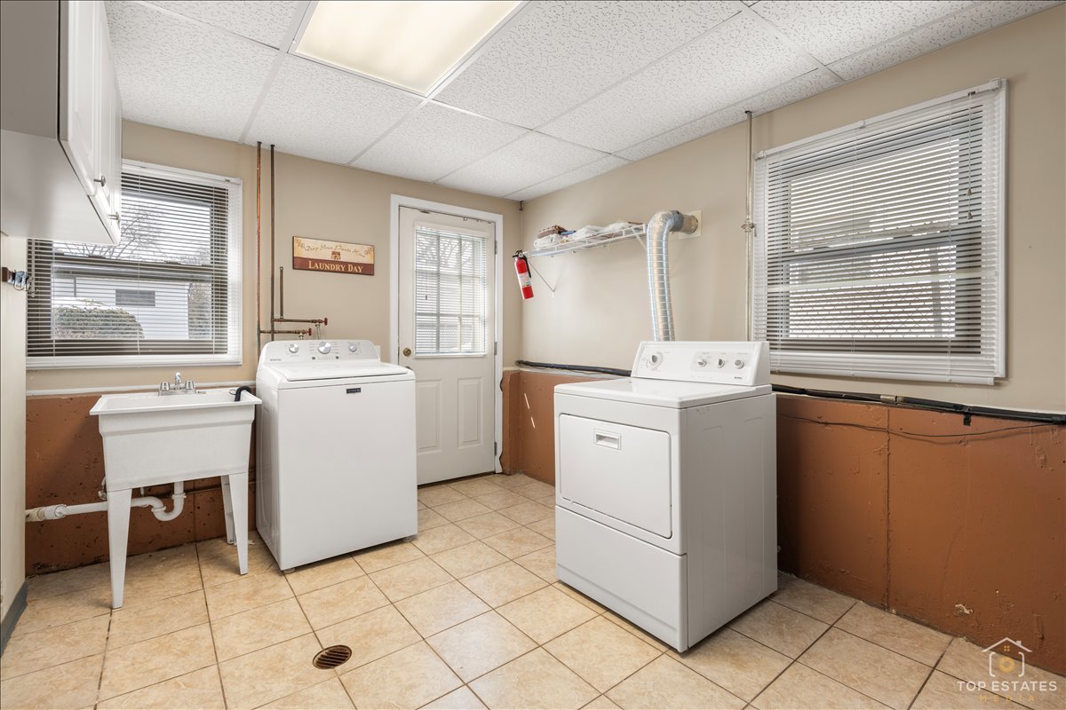 216 S Evergreen Avenue, Addison, IL 60101