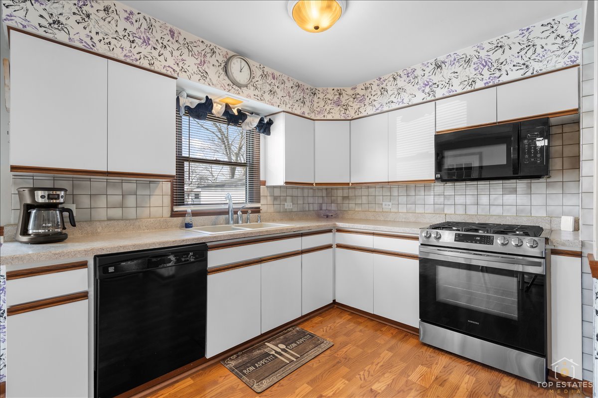 216 S Evergreen Avenue, Addison, IL 60101