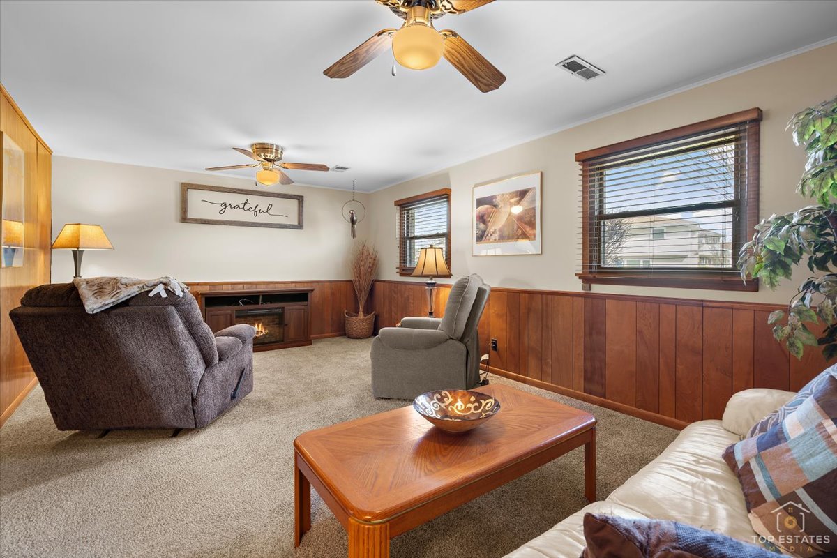 216 S Evergreen Avenue, Addison, IL 60101