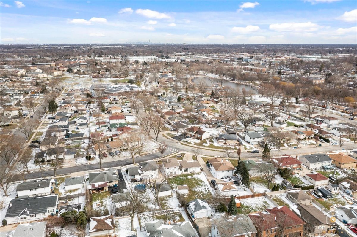 216 S Evergreen Avenue, Addison, IL 60101