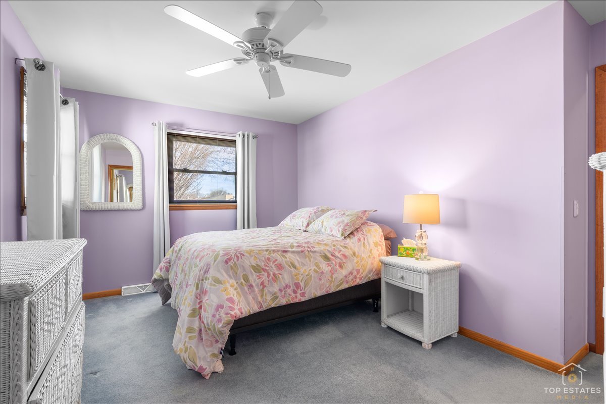 216 S Evergreen Avenue, Addison, IL 60101