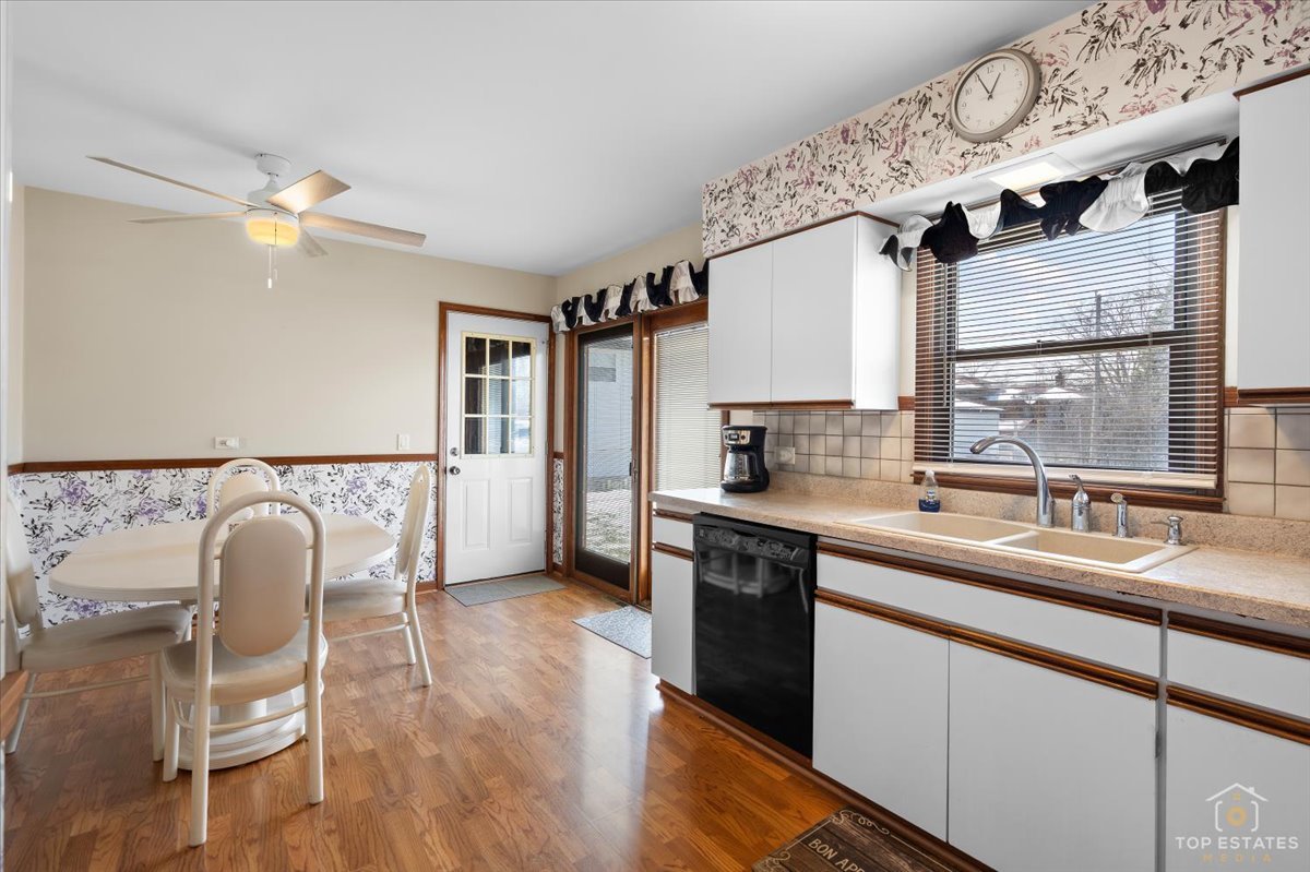 216 S Evergreen Avenue, Addison, IL 60101