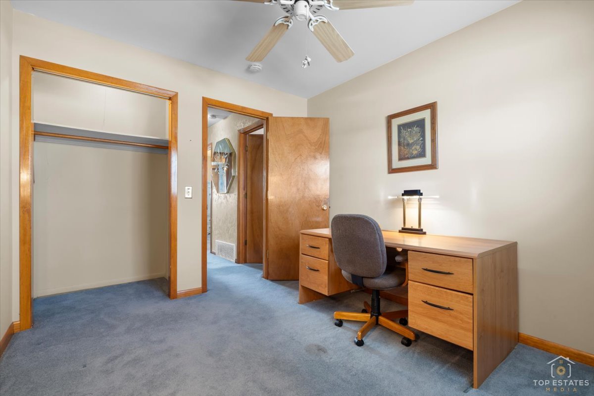 216 S Evergreen Avenue, Addison, IL 60101