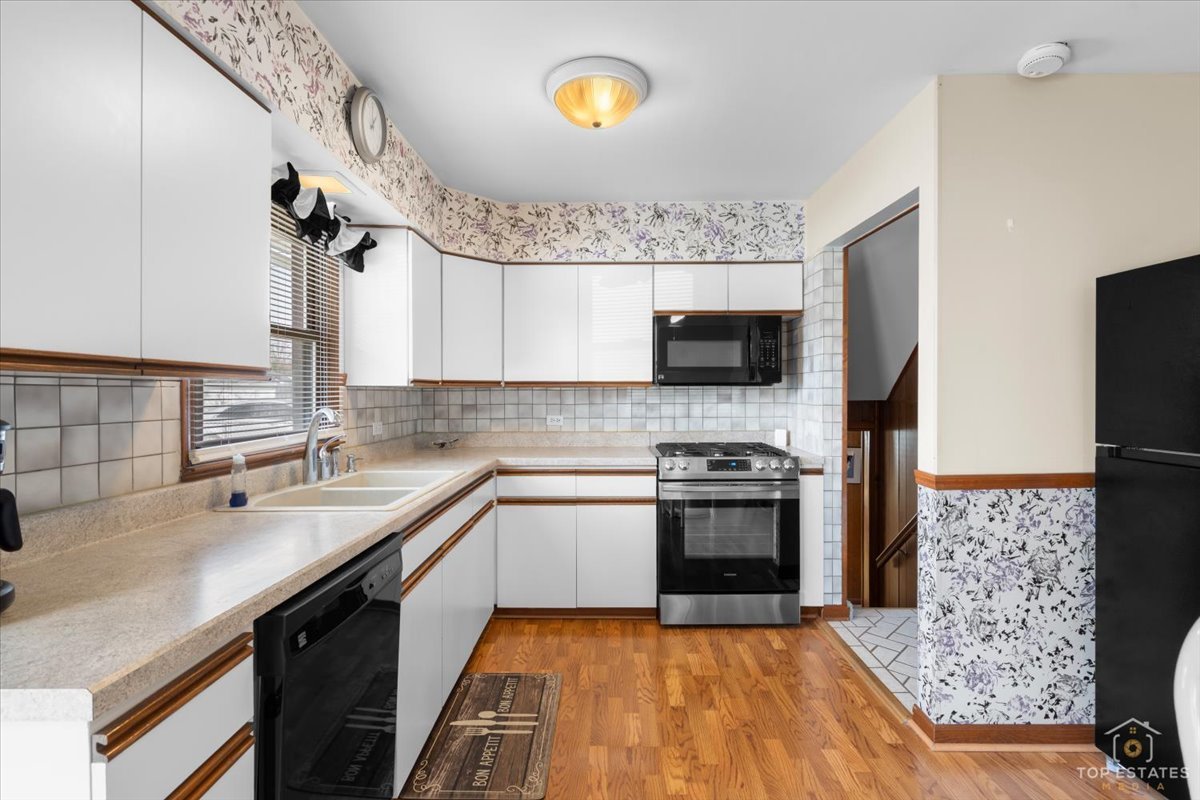 216 S Evergreen Avenue, Addison, IL 60101