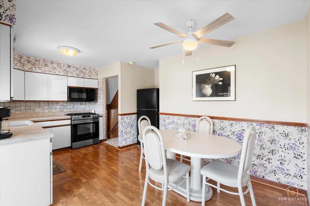 216 S Evergreen Avenue, Addison, IL 60101