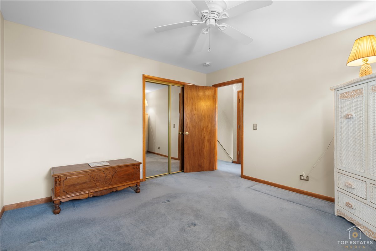 216 S Evergreen Avenue, Addison, IL 60101