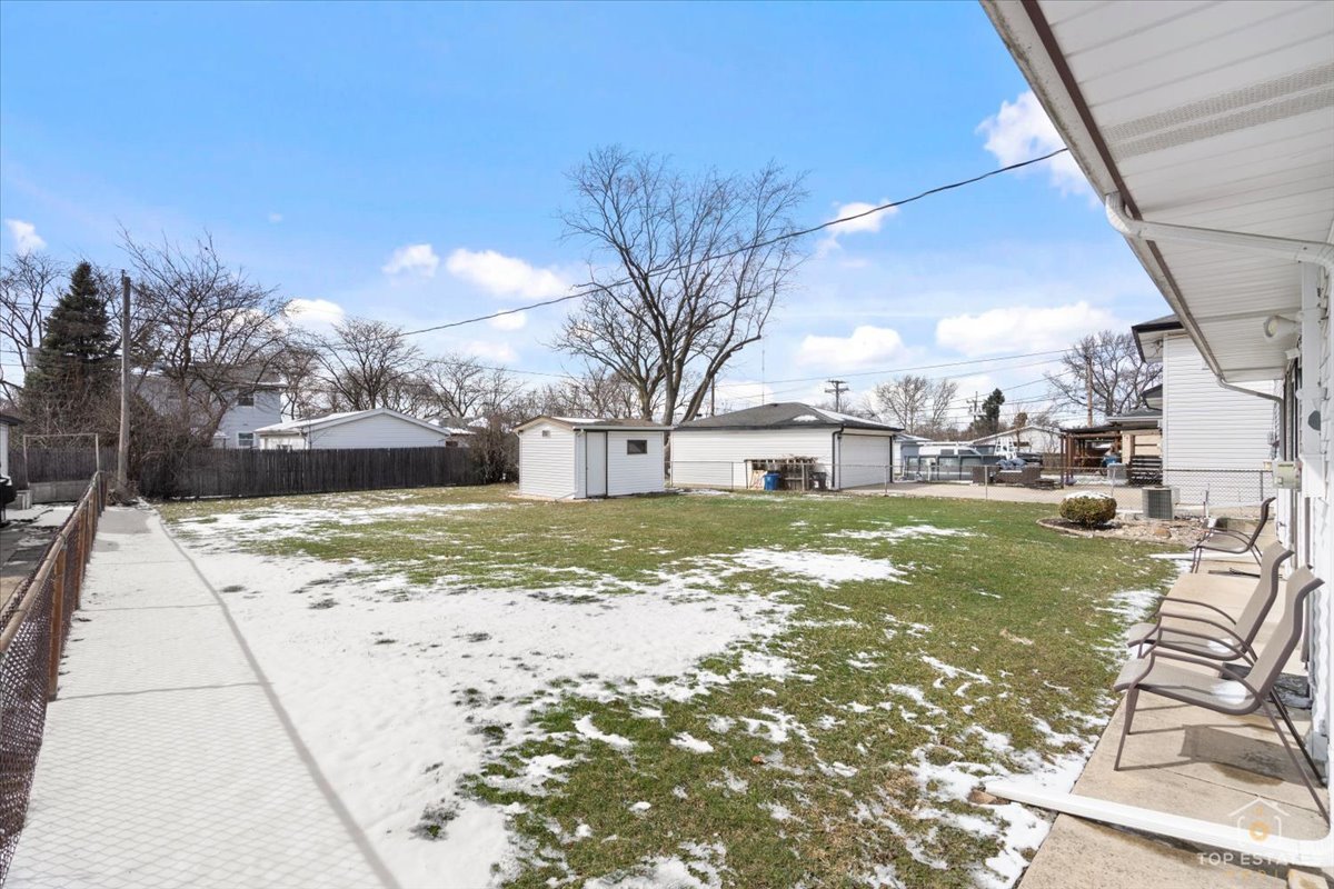 216 S Evergreen Avenue, Addison, IL 60101