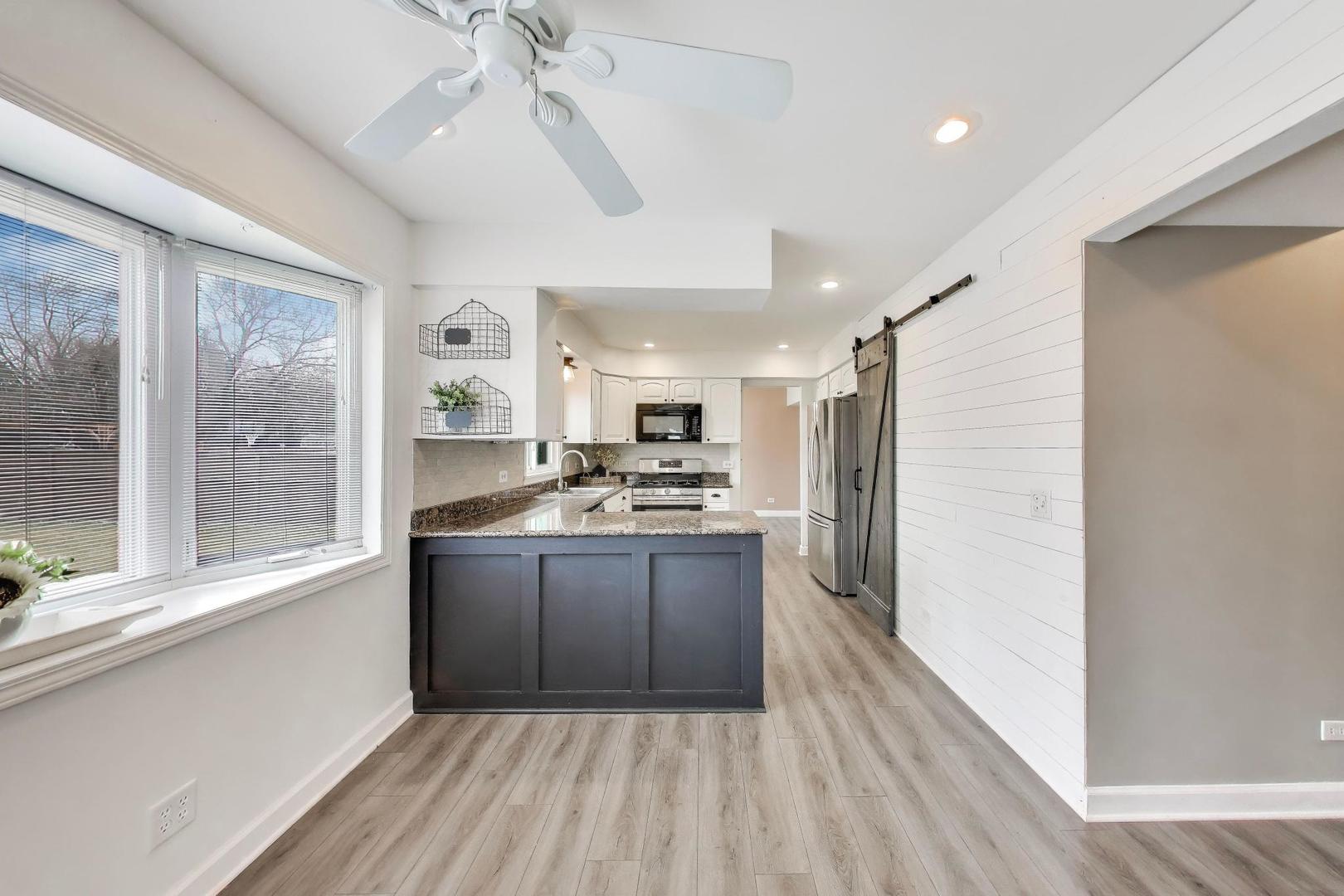 344 Timber Oaks Drive, North Aurora, IL 60542