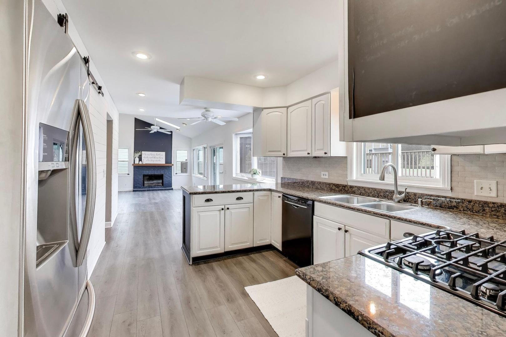 344 Timber Oaks Drive, North Aurora, IL 60542