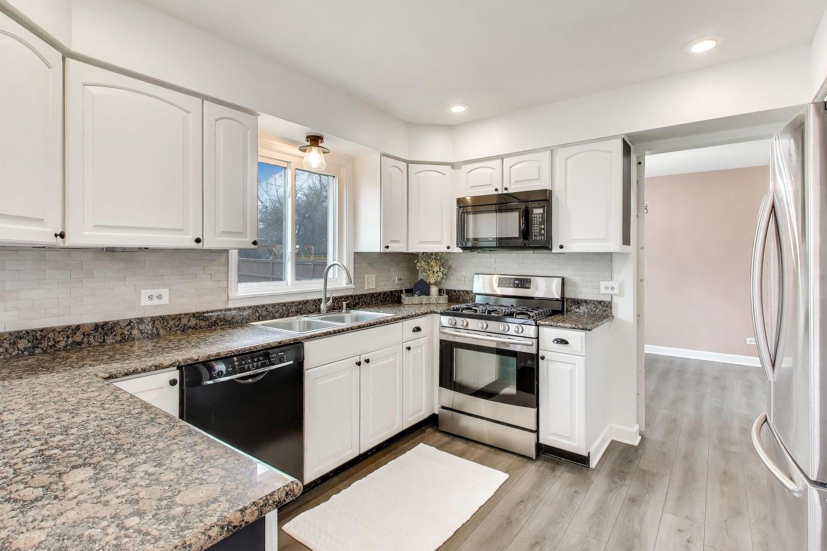 344 Timber Oaks Drive, North Aurora, IL 60542