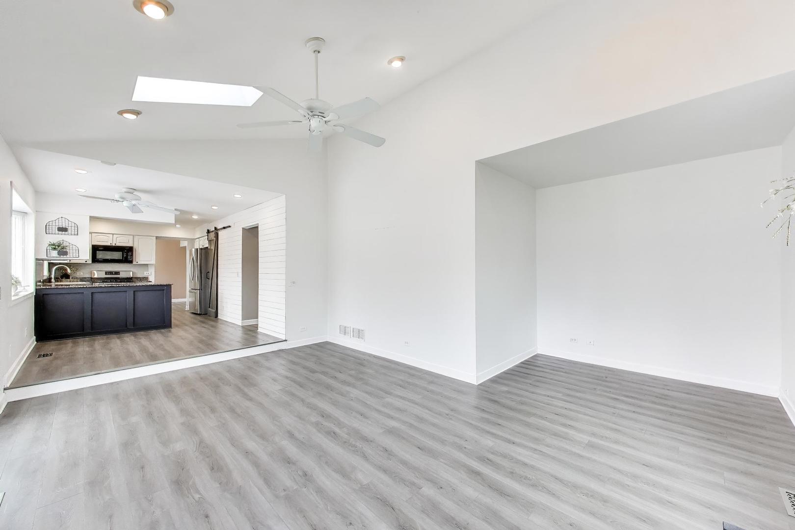 344 Timber Oaks Drive, North Aurora, IL 60542