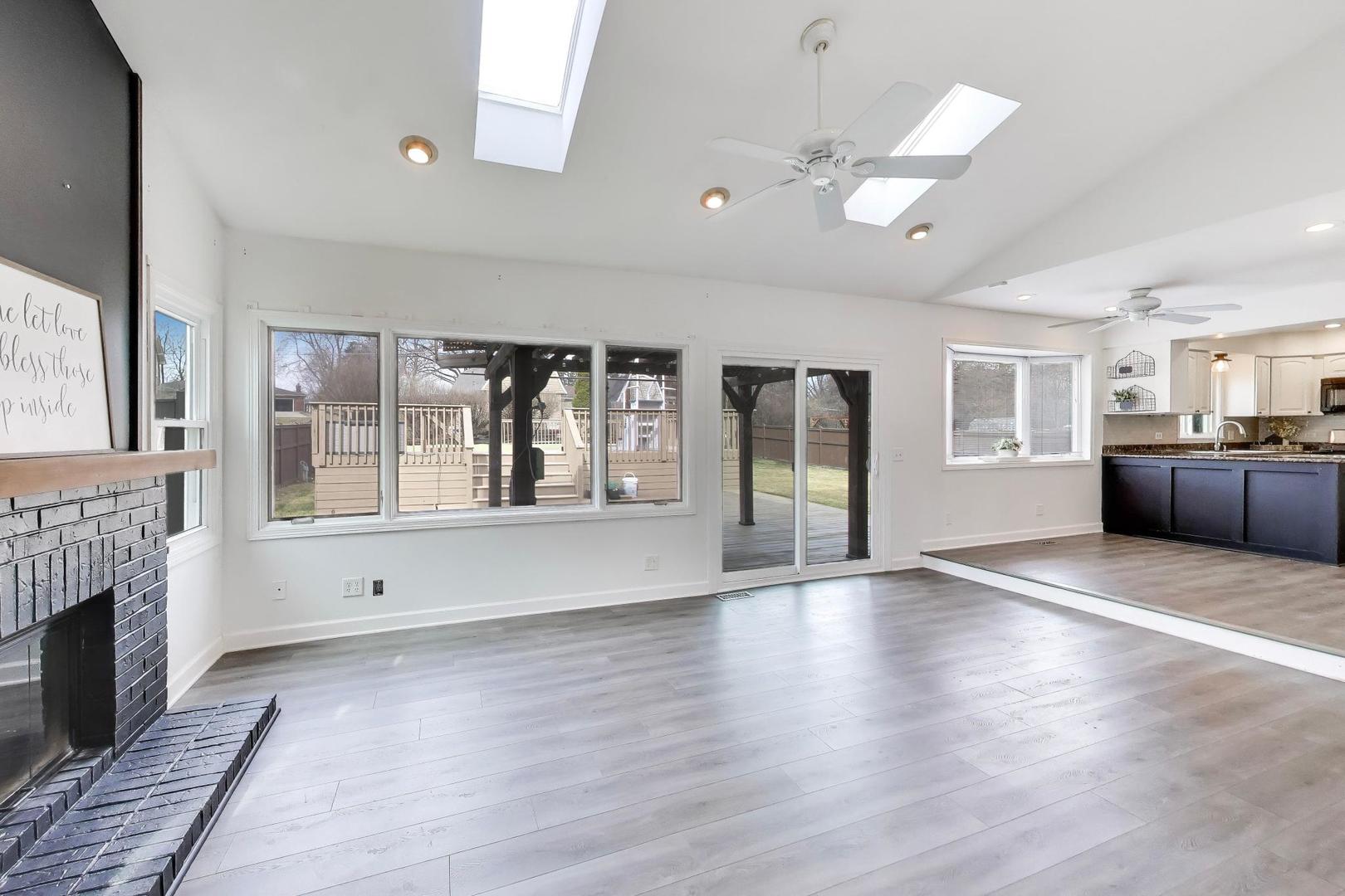 344 Timber Oaks Drive, North Aurora, IL 60542