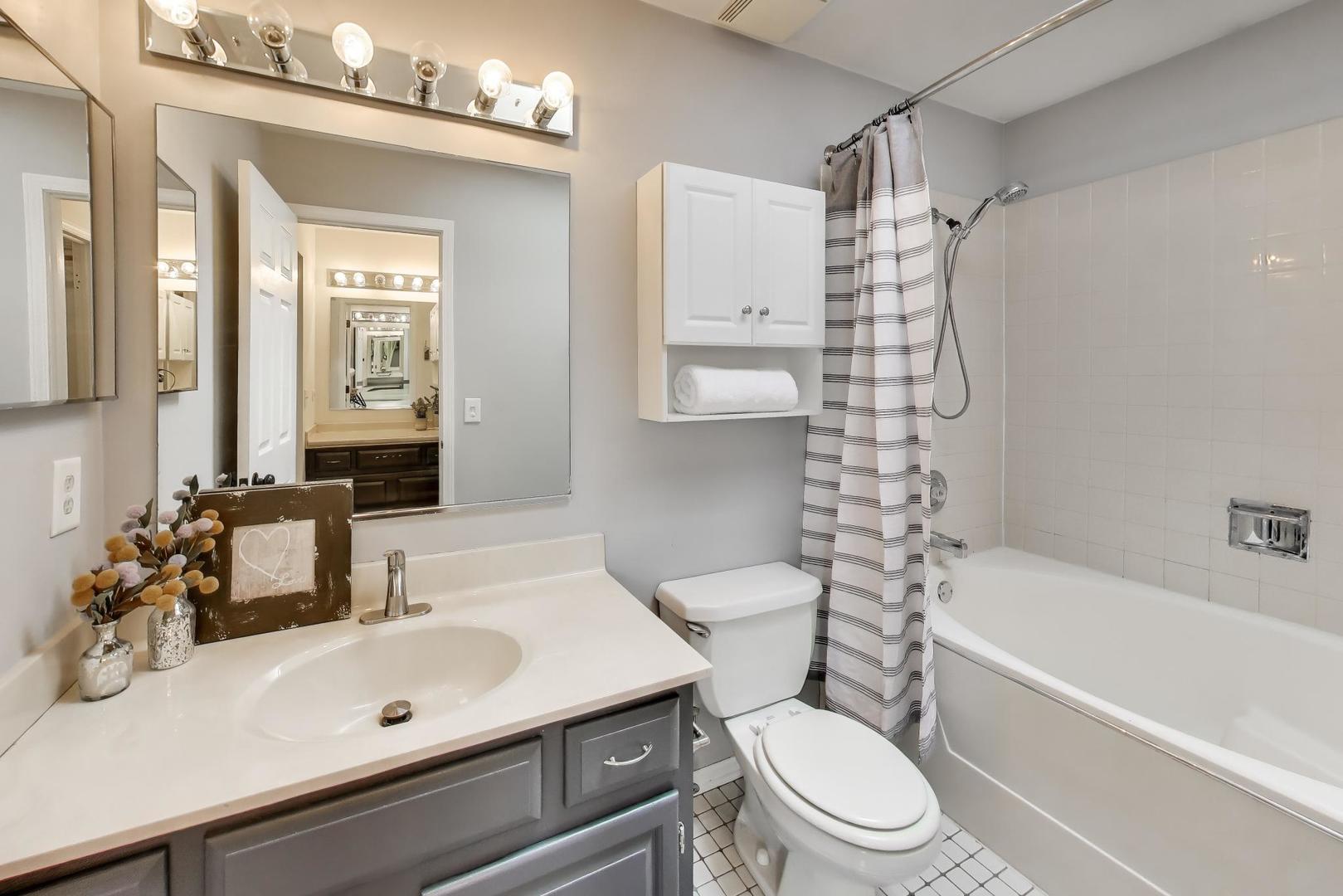 344 Timber Oaks Drive, North Aurora, IL 60542