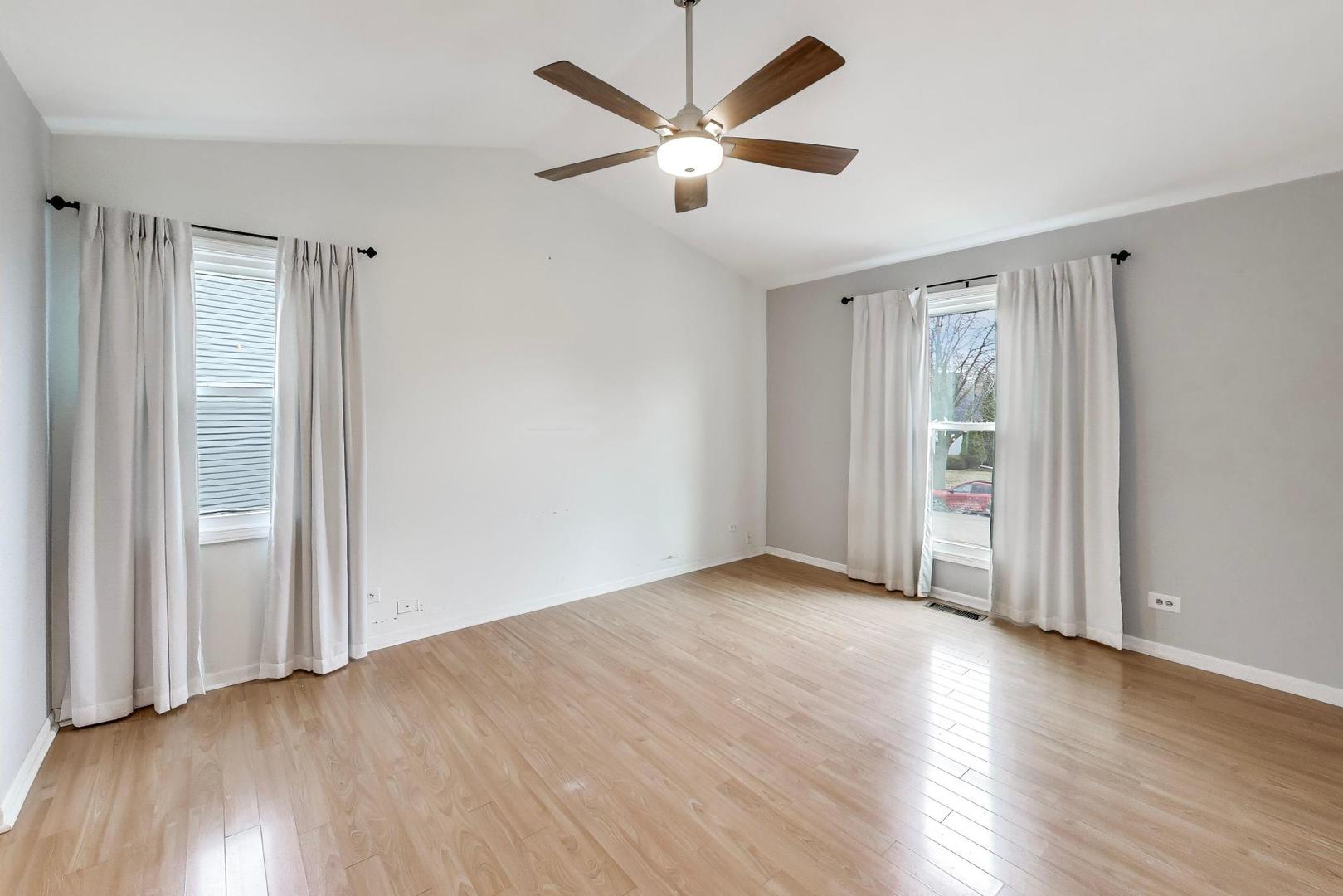 344 Timber Oaks Drive, North Aurora, IL 60542