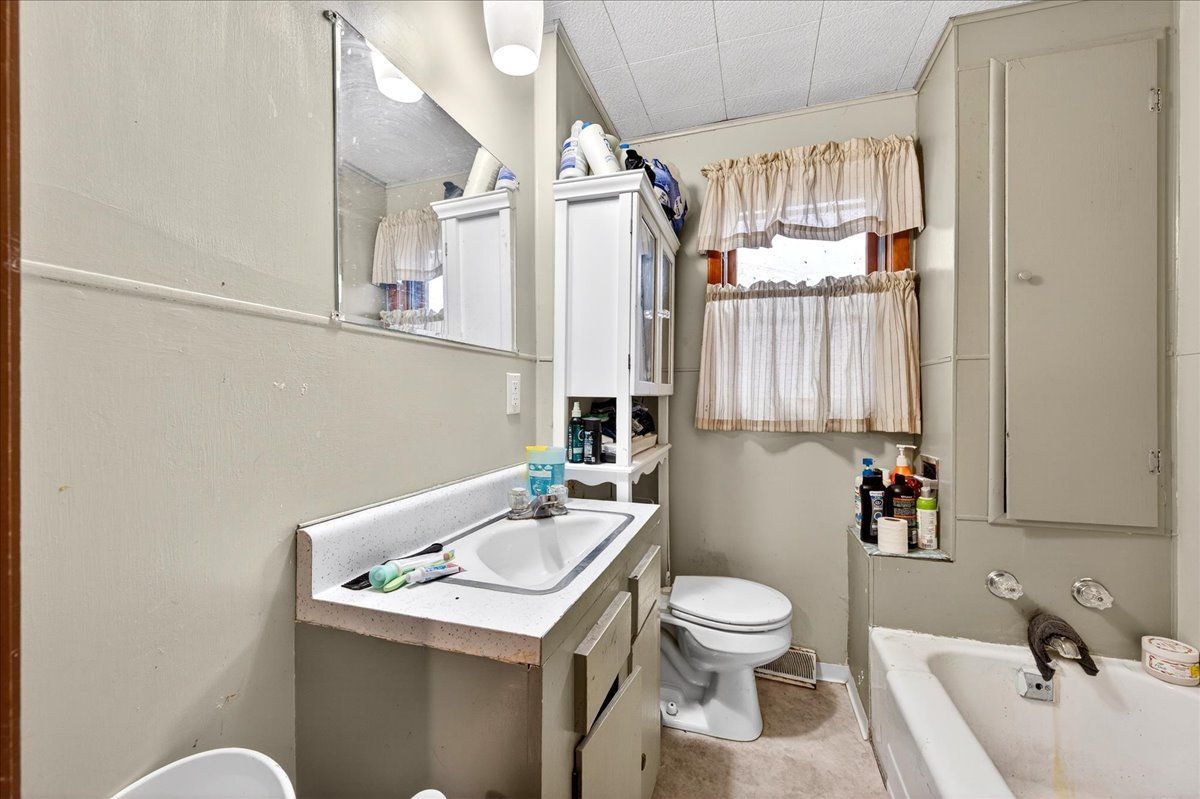 835 N 6TH Avenue, Canton, IL 61520