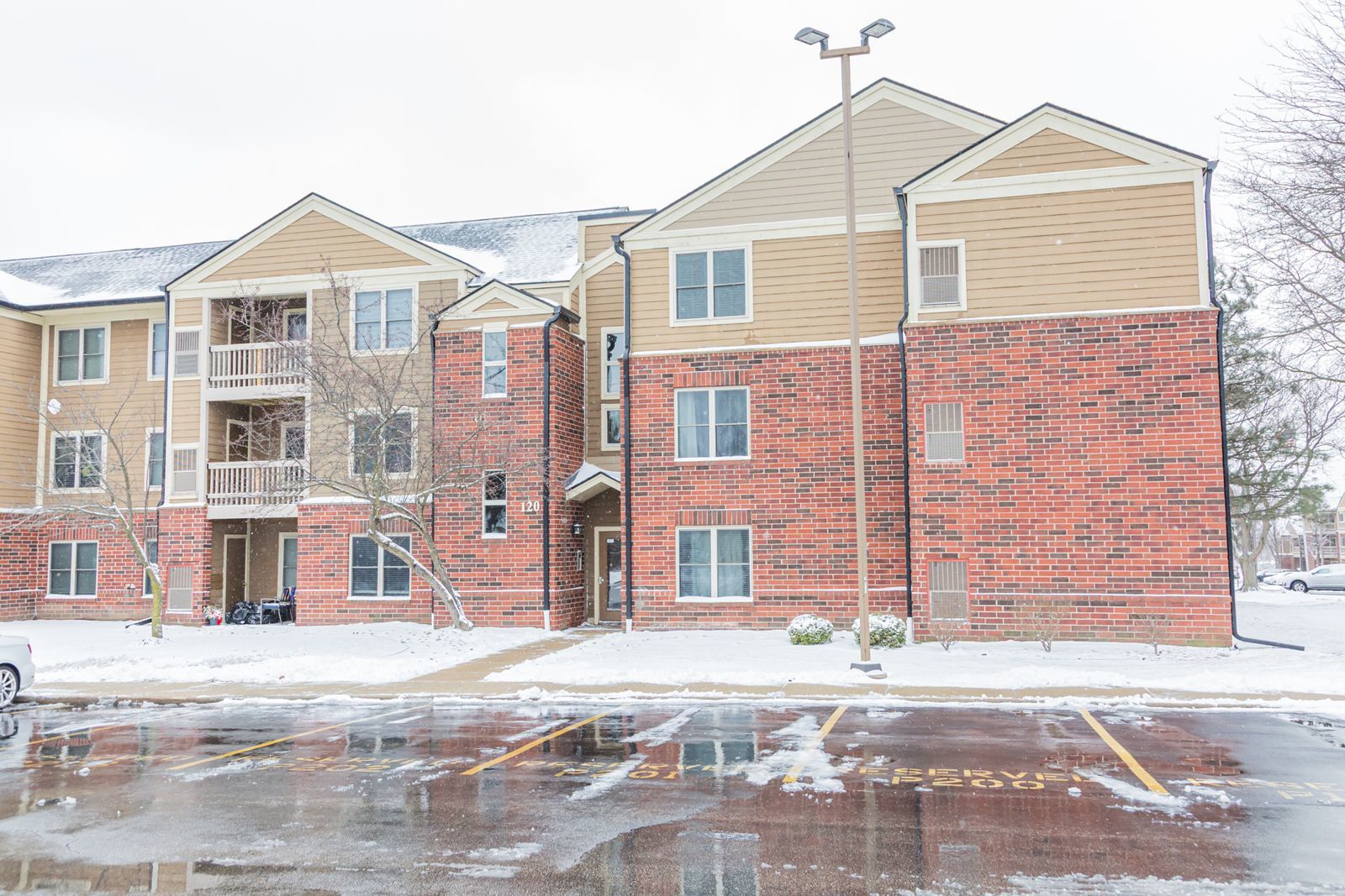 120 Glengarry Drive #112, Bloomingdale, IL 60108