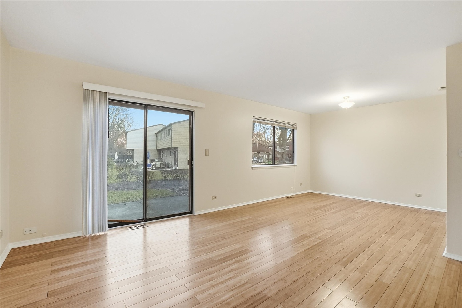 413 Buffalo Trail, Wheeling, IL 60090