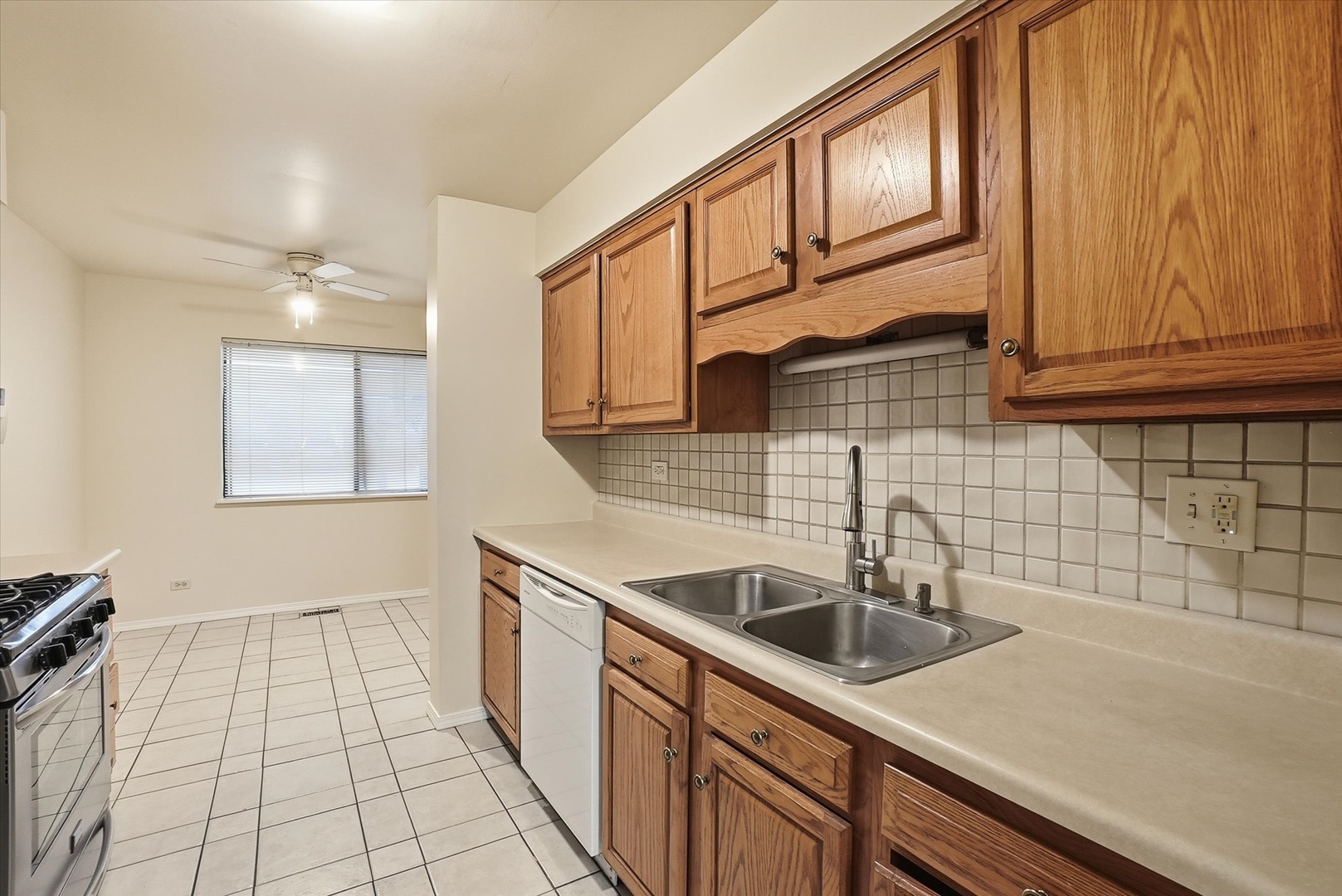 413 Buffalo Trail, Wheeling, IL 60090