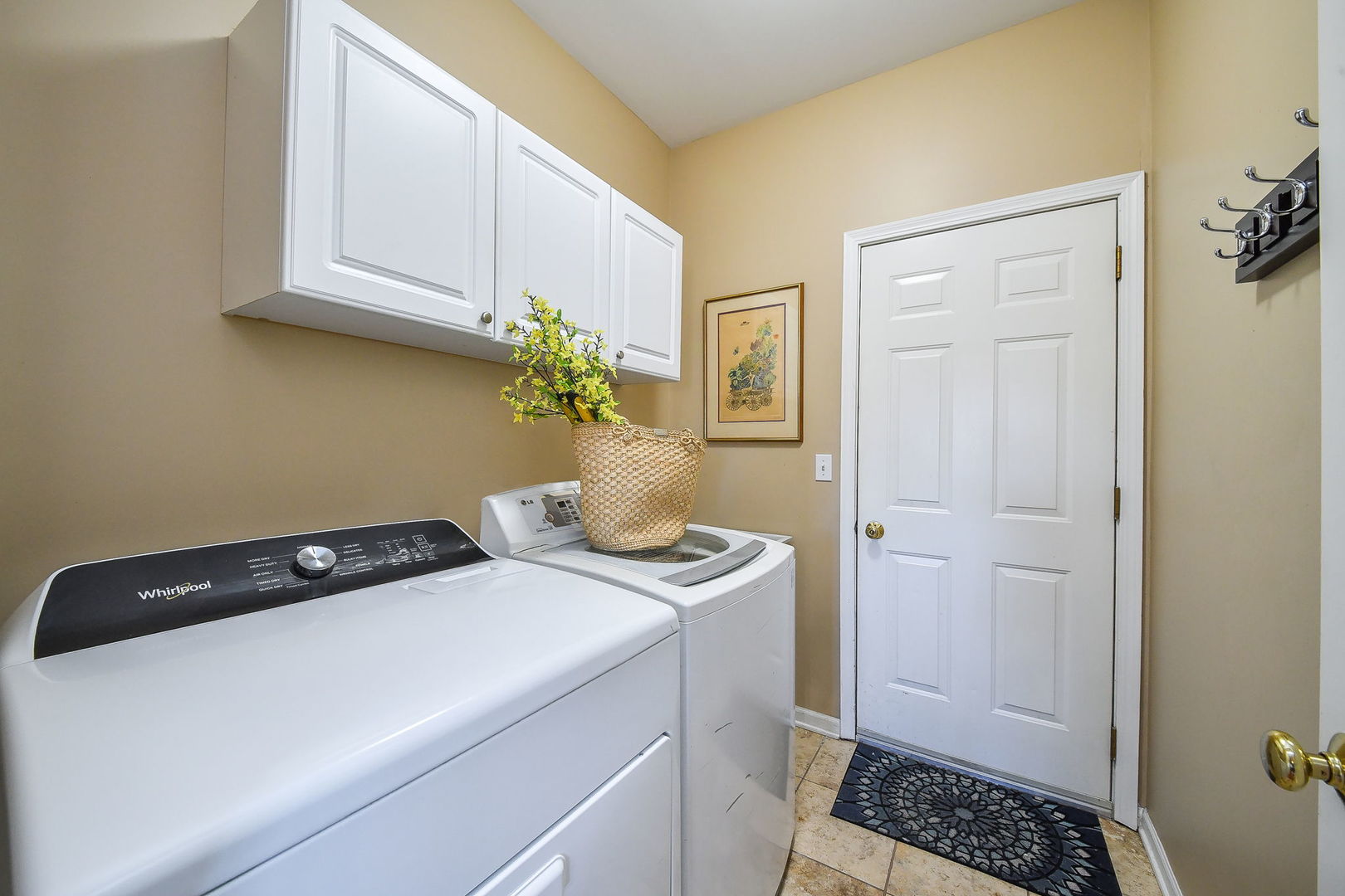 39W578 Newton Square, Geneva, IL 60134