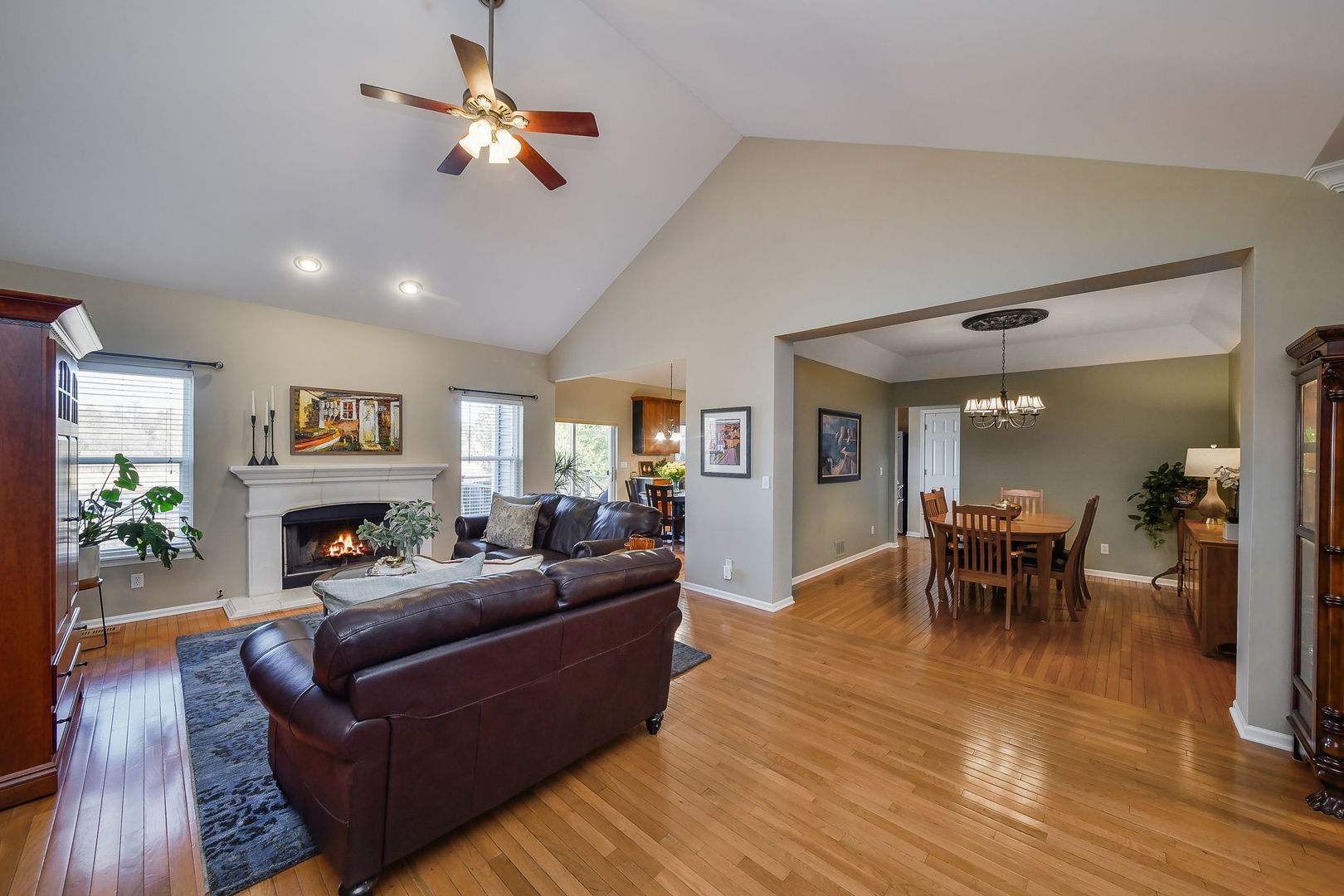 39W578 Newton Square, Geneva, IL 60134