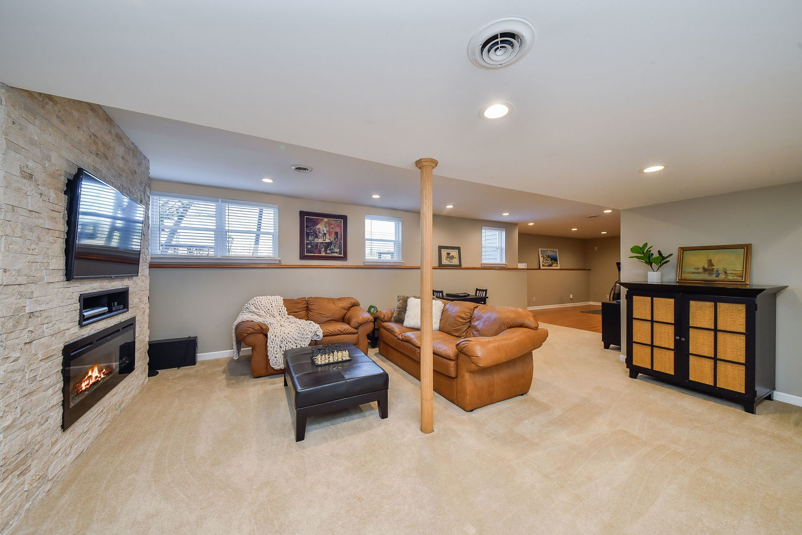 39W578 Newton Square, Geneva, IL 60134