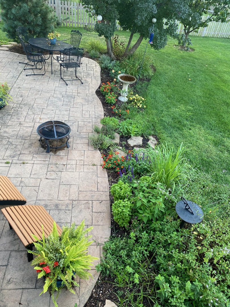 39W578 Newton Square, Geneva, IL 60134